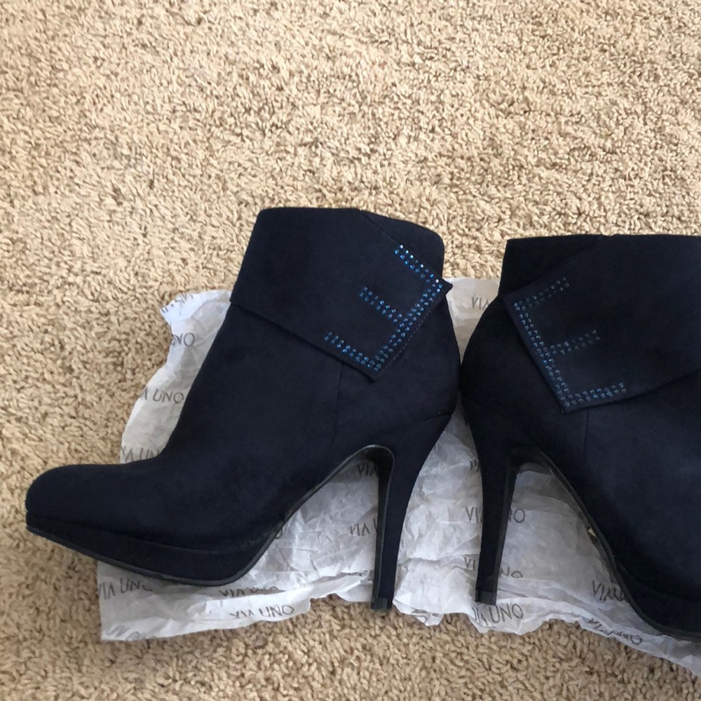 Boots - Picture 2 of 5